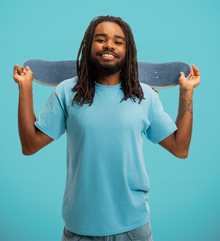 Geovaunii White holding skateboard